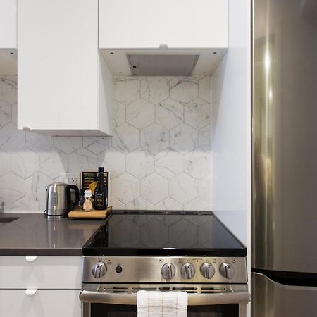 Blue Oasis Studio With Full Kitchen And Bath By Den Stays مونتريال المظهر الخارجي الصورة