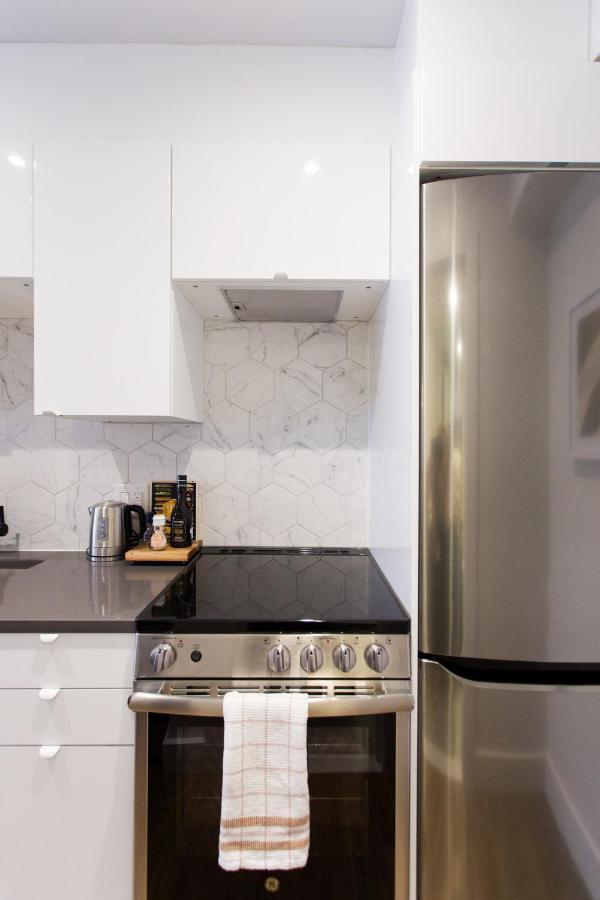Blue Oasis Studio With Full Kitchen And Bath By Den Stays مونتريال المظهر الخارجي الصورة