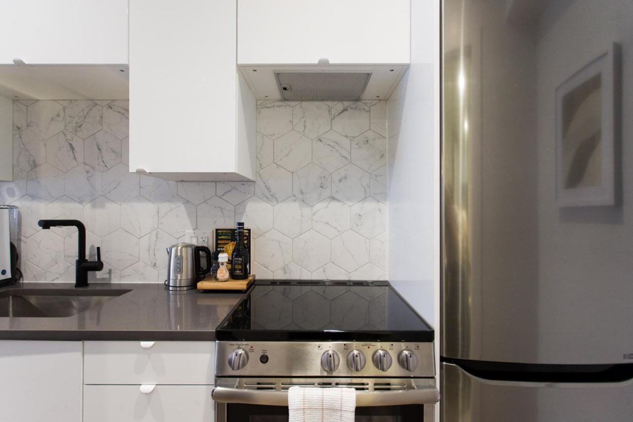 Blue Oasis Studio With Full Kitchen And Bath By Den Stays مونتريال المظهر الخارجي الصورة