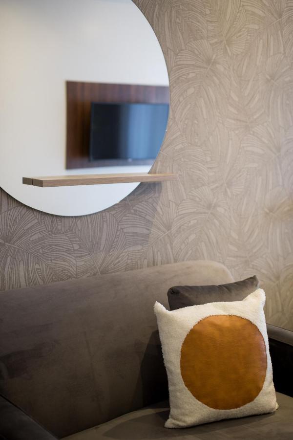 Blue Oasis Studio With Full Kitchen And Bath By Den Stays مونتريال المظهر الخارجي الصورة